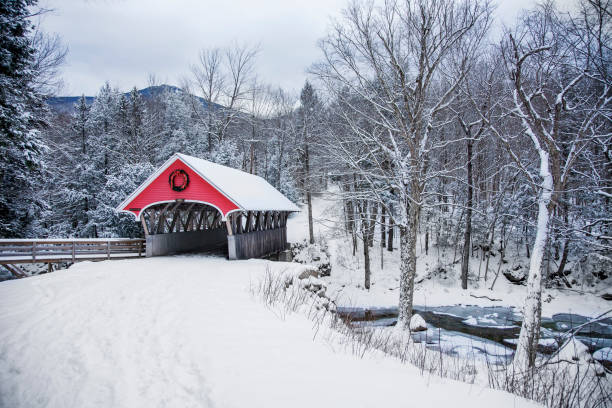 snow covered bridge a red bridge is snow covered in the winter covered bridge stock pictures, royalty-free photos & images