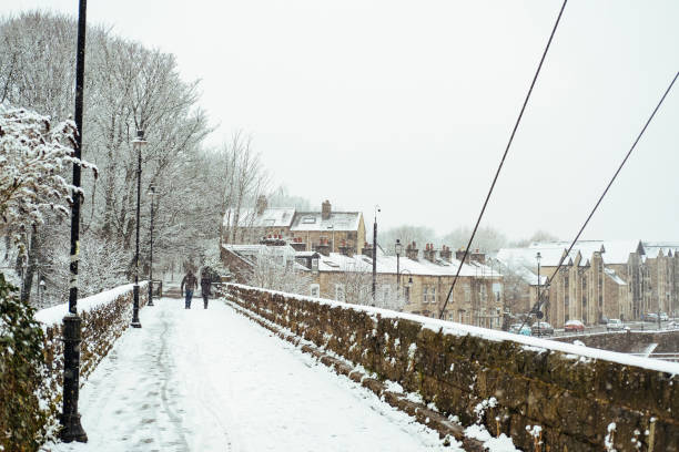 snow covered footpath in Lancaster on a winters day. snow covered footpath in Lancaster on a winters day. Lancaster, Lancashire stock pictures, royalty-free photos & images
