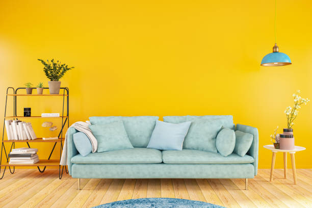 sofa met oranje wand - woonaccessoires stockfoto's en -beelden