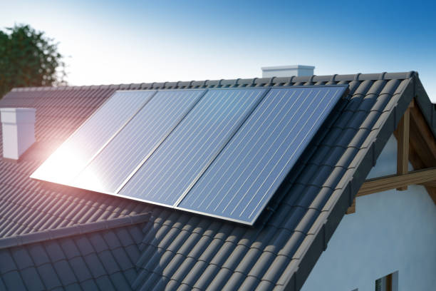 solar panel on the roof - painel solar imagens e fotografias de stock