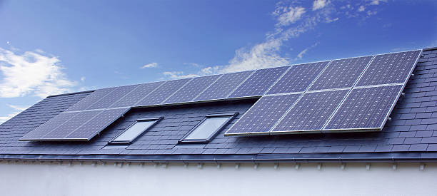 Solar Panels On House Roof. Sustainable Renewable Energy 16 solar panels on the house of a mordern new build house lunar module stock pictures, royalty-free photos & images