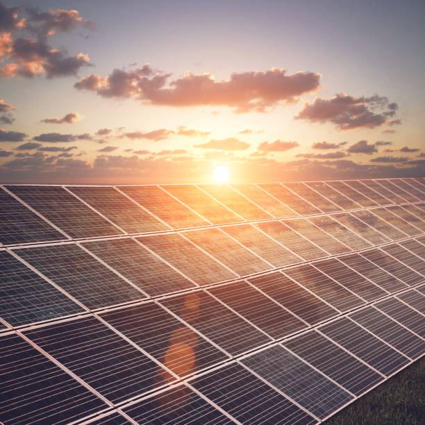 solar panels renewable energy sustainable resources - central solar imagens e fotografias de stock
