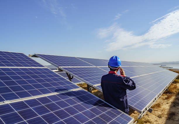 solar power plant engineer is checking - solar panels imagens e fotografias de stock