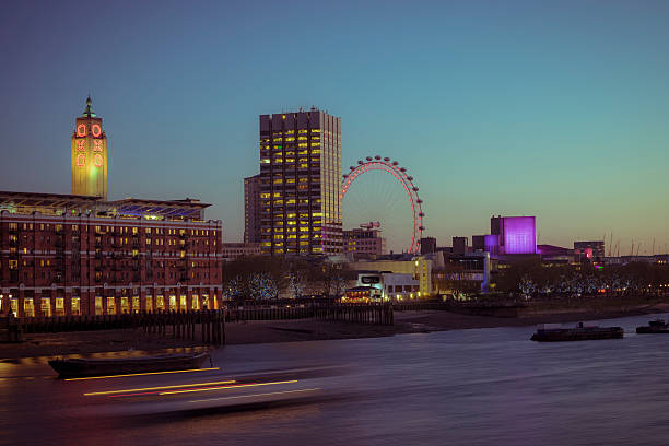 south bank wheel in pastel - south bank london stockfoto's en -beelden