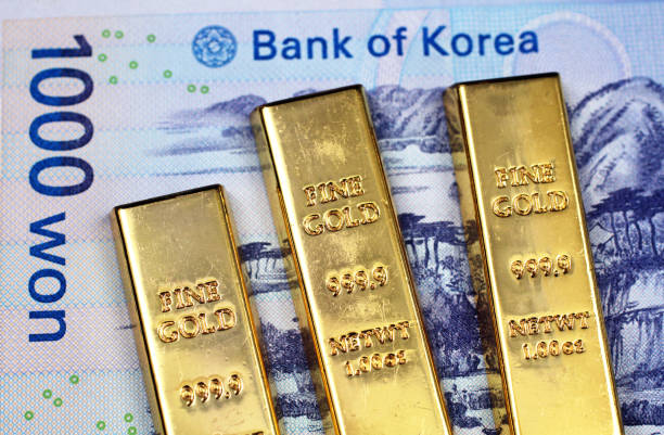 A 1000 South Korean won bank note with three gold bars close up A close up image of a South Korean one thousand won bank note with three small gold bars in macro ounce gold coin stock pictures, royalty-free photos & images