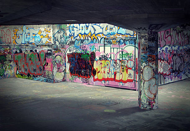 southbank graffiti - south bank london stockfoto's en -beelden