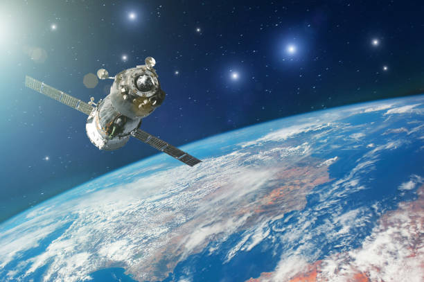 宇宙飛行士によって操縦された宇宙船で、惑星地球の軌道に明るい星があります。nasa によって提供されるこのイメージの要素。 - 人工衛星 ストックフォトと画像