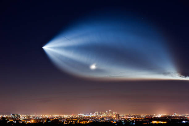 SpaceX Falcon 9 rocket launch from Vandenberg Air Force Base over the downtown Phoenix skyline, Phoenix, USA Phoenix, USA. 22nd Dec, 2017. The SpaceX Falcon 9 rocket, launched from Vandenberg Air Force Base as seen over downtown Phoenix, Arizona. The rocket was carrying 10 Iridium NEXT satellites into orbit. iridium stock pictures, royalty-free photos & images