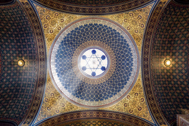 prag 'da ispanyol sinagogu - synagogue stok fotoğraflar ve resimler