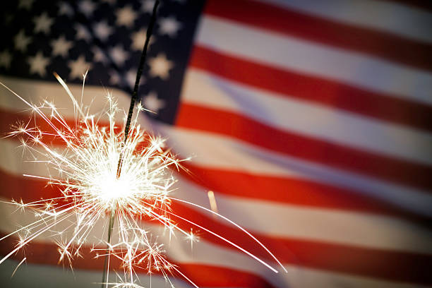 bengala frente a bandera estadounidense - fourth of july fireworks fotografías e imágenes de stock