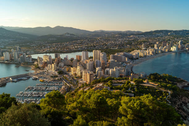 Spectacular views of the city of calpe from the Peñon d'Ifach Natural Park (Alicante, Spain). Beautiful sunset in which you can see the beaches and the mountains that surround the city. calpe stock pictures, royalty-free photos & images