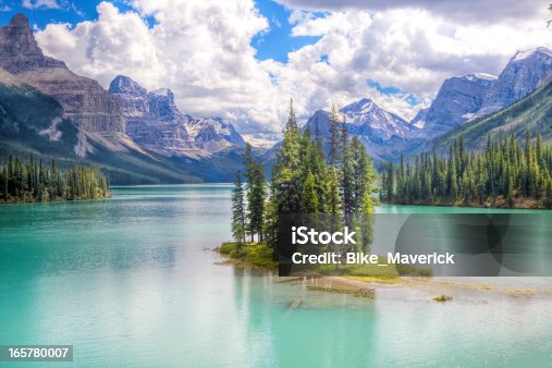 istock Spirit island with mountains in the background 165780007