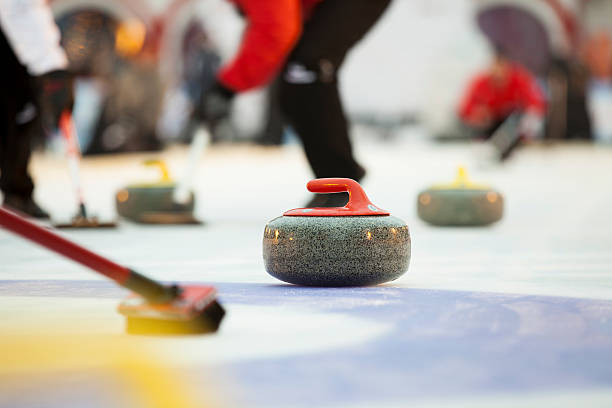 sport of curling being played on a field - curling stockfoto's en -beelden