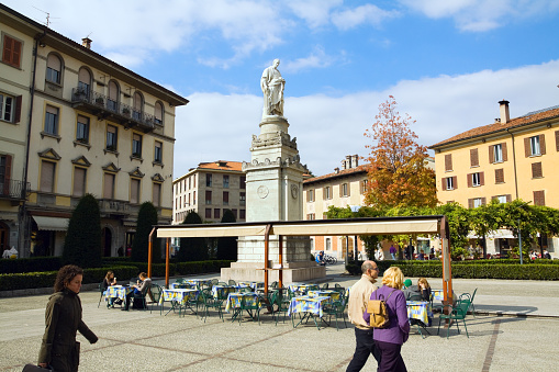 Square Piazza Alessandro Volta In Como Stock Photo - Download Image Now ...