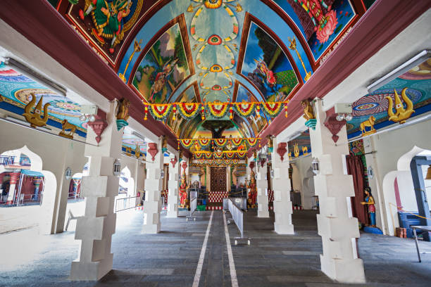 Sri Mariamman Temple SINGAPORE - OCTOBER 16, 2014: The Sri Mariamman Temple is Singapore's oldest Hindu temple. mariam usman stock pictures, royalty-free photos & images