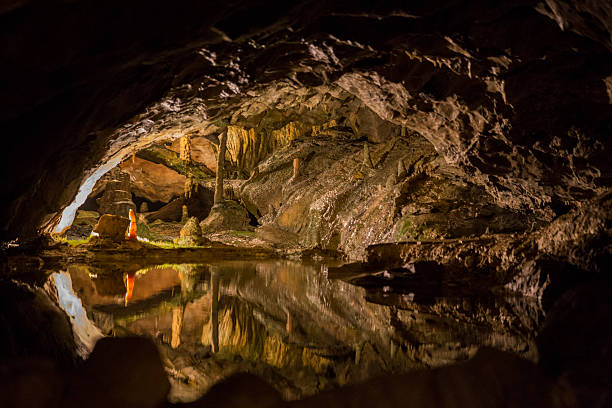 st. beatus caves - stalagmiet stockfoto's en -beelden