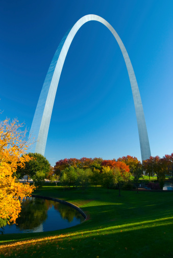 St Louis Gateway Arch During Fall Stock Photo - Download Image Now - iStock