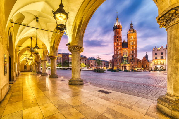 St. Mary's Basilica on the Krakow Main Square at Dusk, Krakow, Poland St. Mary's Basilica on the Krakow Main Square at Dusk, Krakow, Poland wroclaw photos stock pictures, royalty-free photos & images