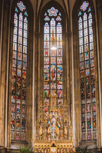 布爾諾大教堂教堂的彩色玻璃窗 - vera pauw 個照片及圖片檔
