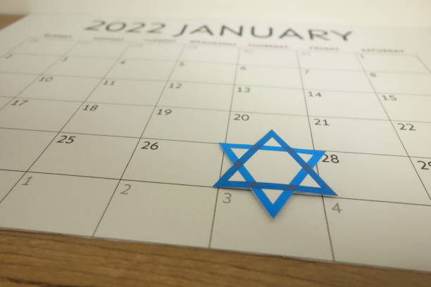 2022년 1월 27일, 홀로코스트 메모리 데이데이비드 마킹 캘린더 날짜의 별 - holocaust remembrance day 뉴스 사진 이미지