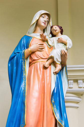 the statue of maria hold jesus in thai church