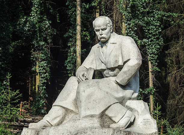 статуя тараса шевченко, украинского поэта - shevchenko стоковые фото и изображения
