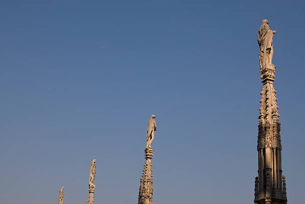 statue in alto-duomo di milano - pride milano foto e immagini stock