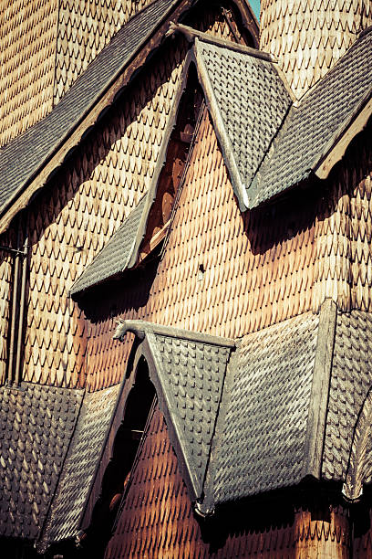 igreja medieval de madeira heddal, noruega - feddal imagens e fotografias de stock