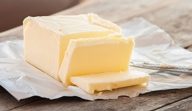 stick of butter, cut - boter stockfoto's en -beelden