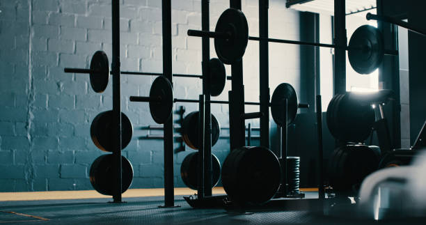 still life shot of exercise equipment in a gym - elemento ginásio imagens e fotografias de stock