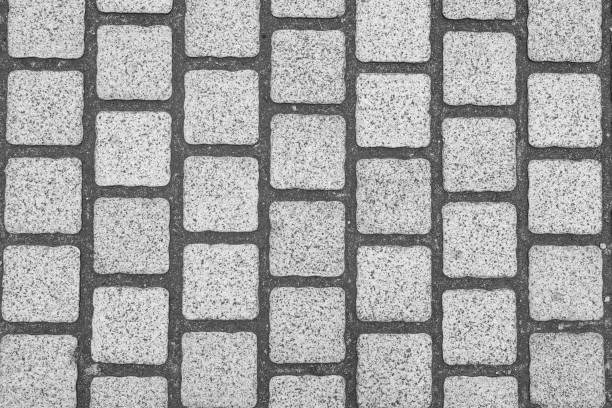 texture della pavimentazione in pietra. sfondo paviment acciottoso di granito. - floor top view foto e immagini stock