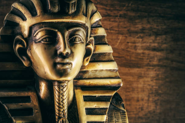 Stone pharaoh tutankhamen mask Stone pharaoh tutankhamen mask on dark background king tut stock pictures, royalty-free photos & images