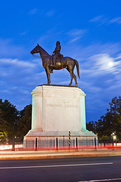 Stonewall Jackson Monument In Richmond, Virginia Thomas Jonathan Jackson Was Given The Name "Stonewall" During A Civil War Battle While For The Confederate Army In Chancellorsville.  The Statue Is Located On Monument Avenue And Was Unveiled On October 19th, 1919. stonewall jackson stock pictures, royalty-free photos & images