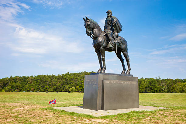 Stonewall Jackson Statue In Manassas, Virginia "Manassas, Virginia, USA - August 29th, 2011:  The Stonewall Jackson Statue At The Manassas National Battlefield.  The Statue Was Unveiled In 1940 Commemorating The Confederate General From The Civil War." stonewall jackson stock pictures, royalty-free photos & images