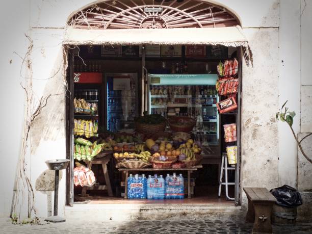 storefront in rome - soda supermarket stockfoto's en -beelden