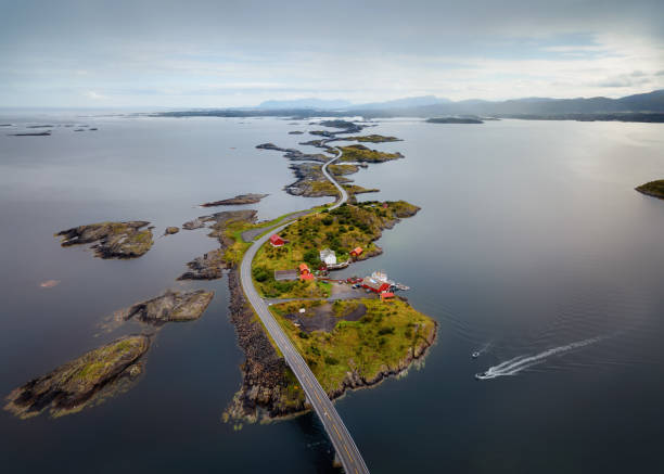 storseisundet bridge, atlanterhavsveien norge - european highway drone bildbanksfoton och bilder