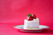 istock strawberry cake 1365770617