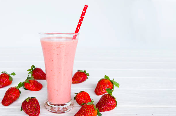 Strawberry smoothies Strawberry smoothies juice beverage healthy the taste yummy In glass drink episode morning on white wood. strawberry smoothie stock pictures, royalty-free photos & images