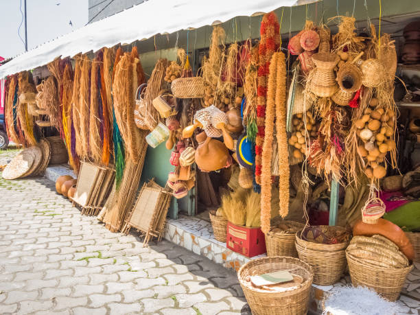 straatmarkt in afrika - gabon stockfoto's en -beelden