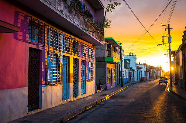 camaguey, kuba-ulica widok miasta centrum światowego dziedzictwa unesco - cuba zdjęcia i obrazy z banku zdjęć