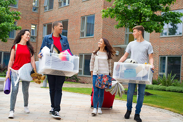 students moving in day students moving into halls college dorm stock pictures, royalty-free photos & images