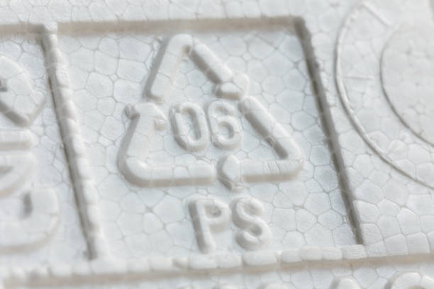 piepschuim recycling symbool ps 06 - polystyreen stockfoto's en -beelden