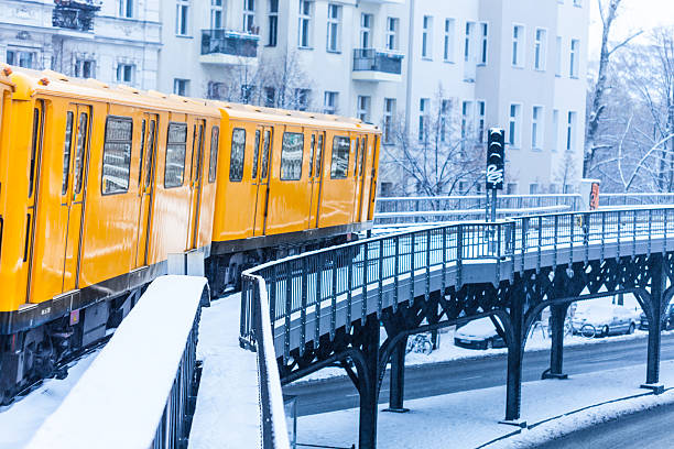 subway in berlin - berlin snow stockfoto's en -beelden
