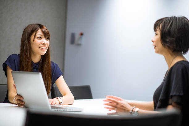 金融業界で成功した日本のビジネスウーマン - インタビュー　日本人 ストックフォトと画像