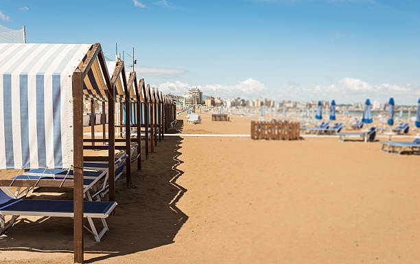 estate gazebo sulla spiaggia, resort - rimini foto e immagini stock