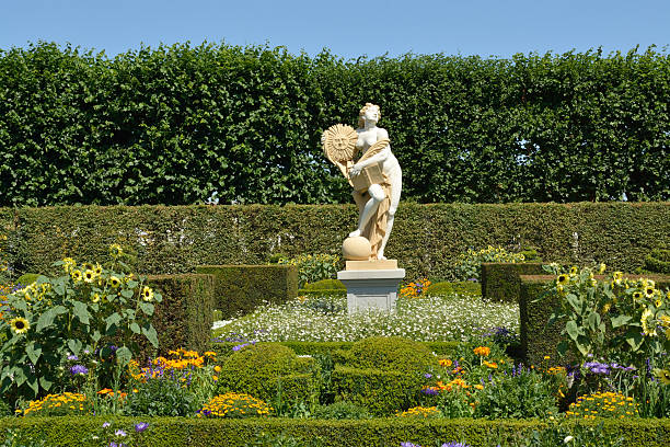 Sun goddess sculpture, Herrenhausen Gardens, Hannover, Germany Royal Gardens at Herrenhausen are one of the most distinguished baroque formal gardens of Europe garden statue home decor stock pictures, royalty-free photos & images