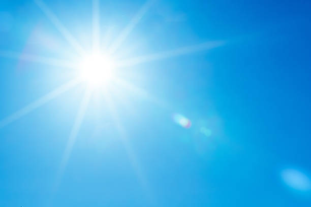 太陽の光 - 夏空 ストックフォトと画像