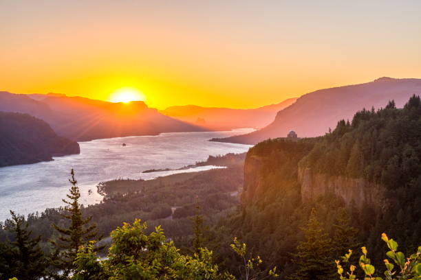 Sunrise at Crown point, Oregon Sunrise view from crown point columbia river gorge stock pictures, royalty-free photos & images