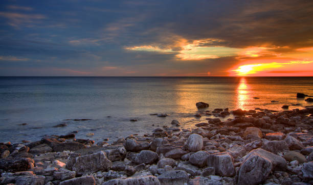 Sunrise by the coastline Sunrise by the rocky coastline bruce peninsula stock pictures, royalty-free photos & images