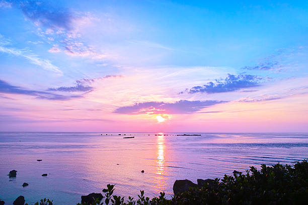 宮古島東ヘンナサキからの日の出 - 夜明け ストックフォトと画像